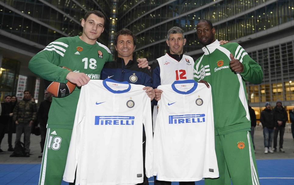Maglie dell&#39;Inter in dono per i giocatori del Panathinaikos